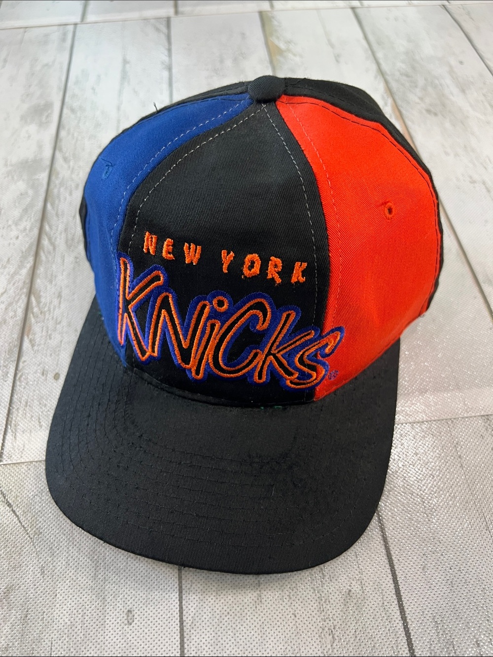 Vintage 90s Starter New York Knicks snapback cap